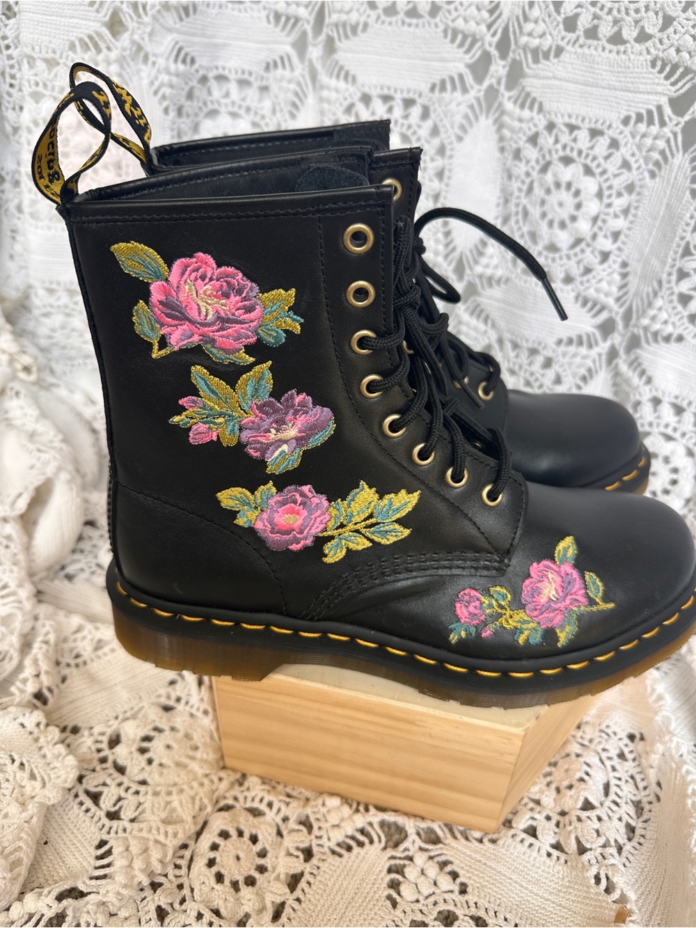 RARE Dr. Martens 1460 Vonda II Floral Embroidered Boots - Women’s Size 9 (NWOB) - Picture 3 of 13